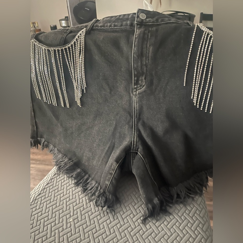 PLUS SIZE Black High Waisted shorts